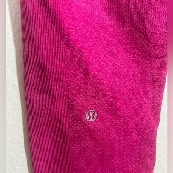 Lululemon Seamlessly Street Crop Legging Size 8 - Picture 6 of 7